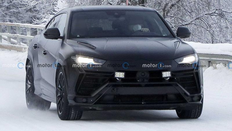 lamborghini-urus-evo-in-snow-spy-shots-front.jpg