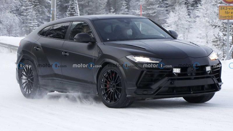 lamborghini-urus-evo-in-snow-spy-shots-front-angle (1).jpg