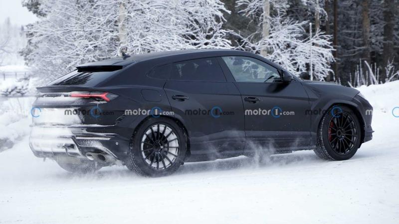 lamborghini-urus-evo-in-snow-spy-shots-rear-angle.jpg