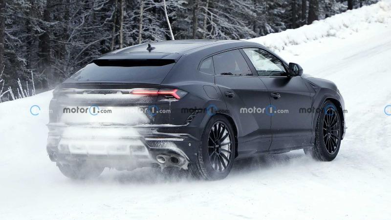 lamborghini-urus-evo-in-snow-spy-shots-back.jpg