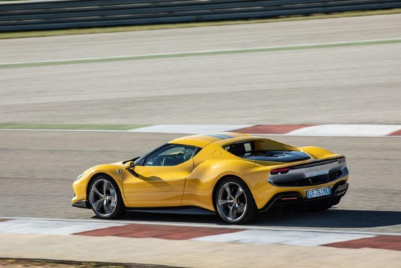 2022-ferrari-296gtb-assetto-fiorano-112-1646595954.jpg