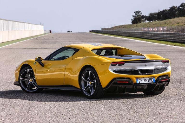 2022-ferrari-296gtb-assetto-fiorano-147-1646596041.jpg