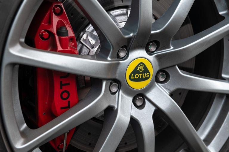 2022-lotus-emira-prototype-138-1646686286.jpg