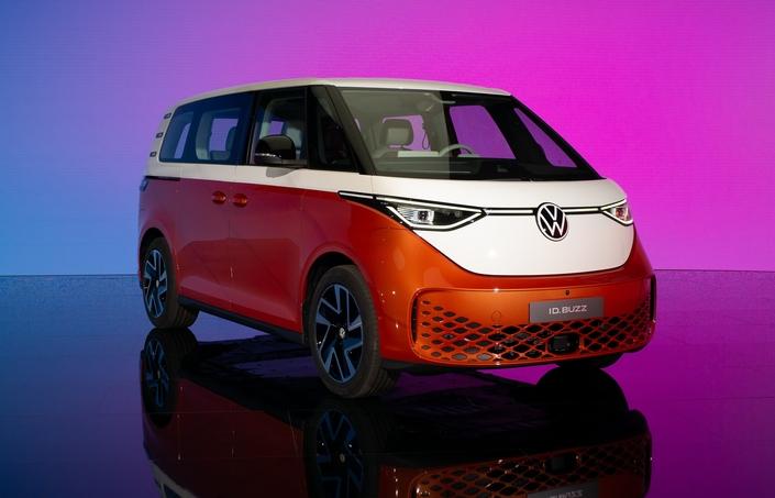 Video-presentation-Volkswagen-ID-Buzz-by-switching-to-electric.jpg