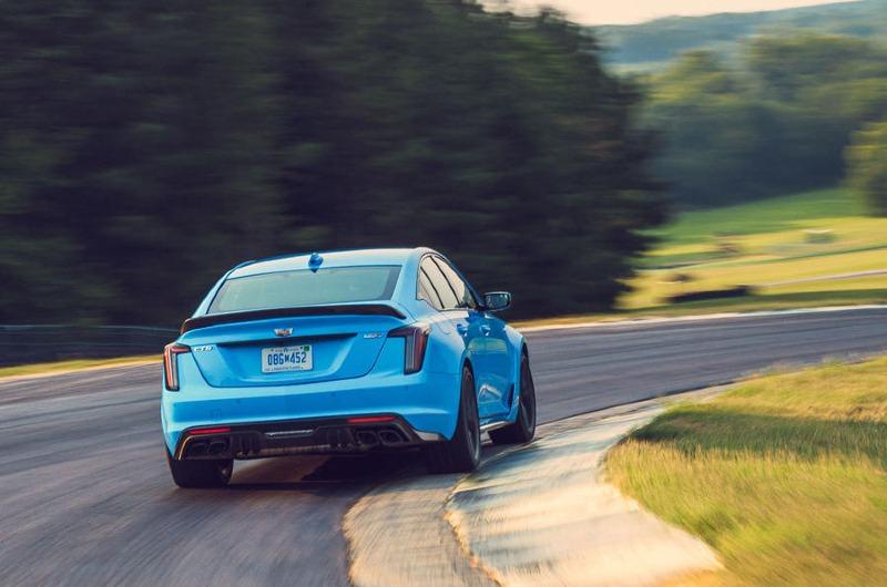 9-cadillac-ct5-v-blackwing-2022-review-track-rear.jpg