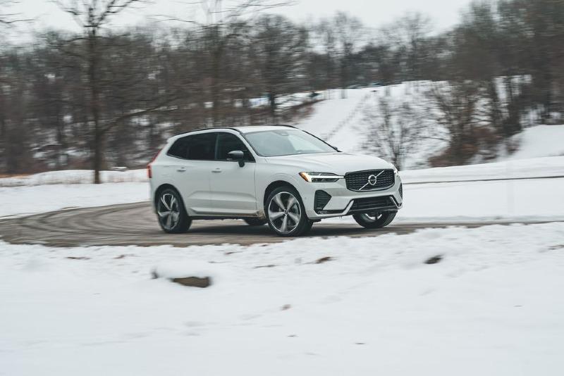 2022-volvo-xc60-b6-awd-r-design-101-1647011237.jpg