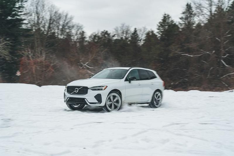2022-volvo-xc60-b6-awd-r-design-103-1647011236.jpg