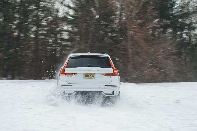 2022-volvo-xc60-b6-awd-r-design-104-1647011237.jpg