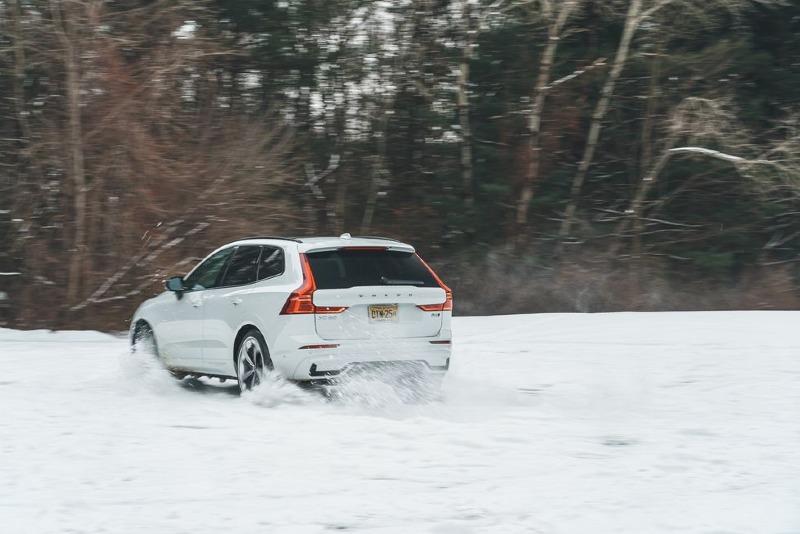 2022-volvo-xc60-b6-awd-r-design-105-1647011239.jpg