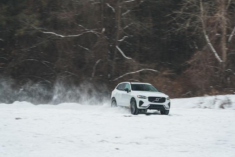 2022-volvo-xc60-b6-awd-r-design-109-1647011239.jpg