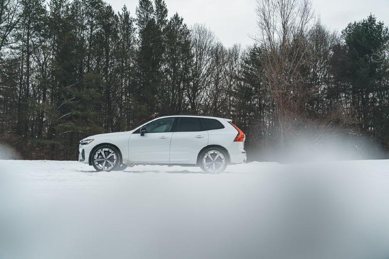 2022-volvo-xc60-b6-awd-r-design-111-1647011243.jpg