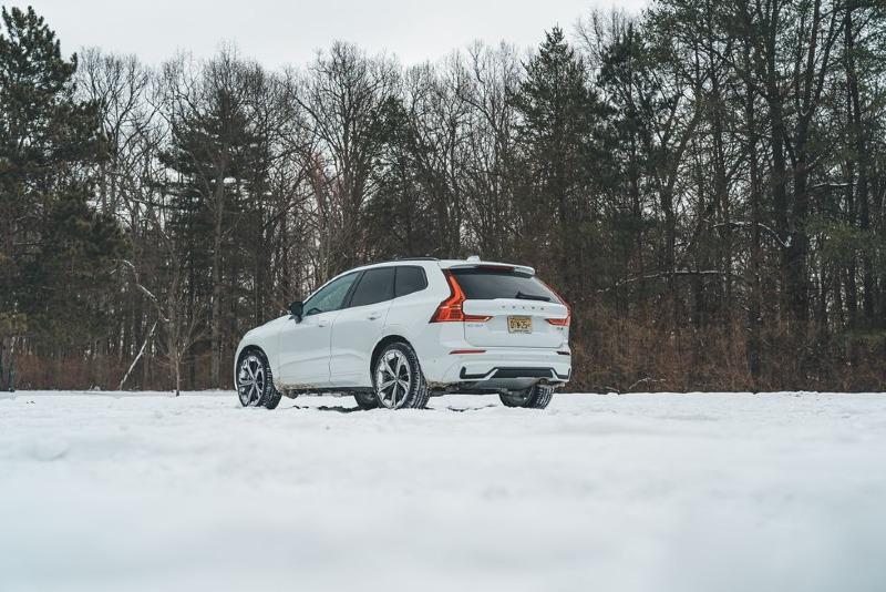 2022-volvo-xc60-b6-awd-r-design-115-1647011245.jpg