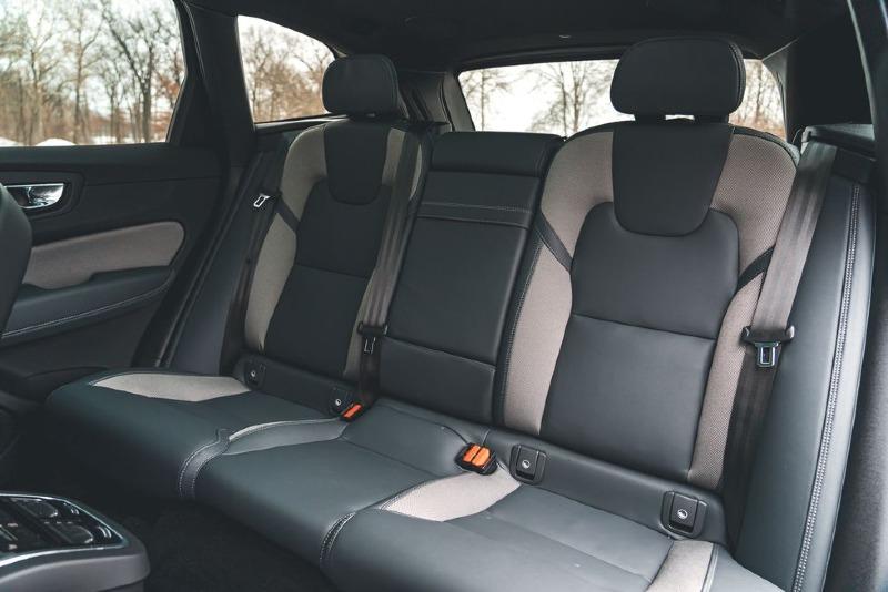 2022-volvo-xc60-b6-awd-r-design-120-1647011249.jpg