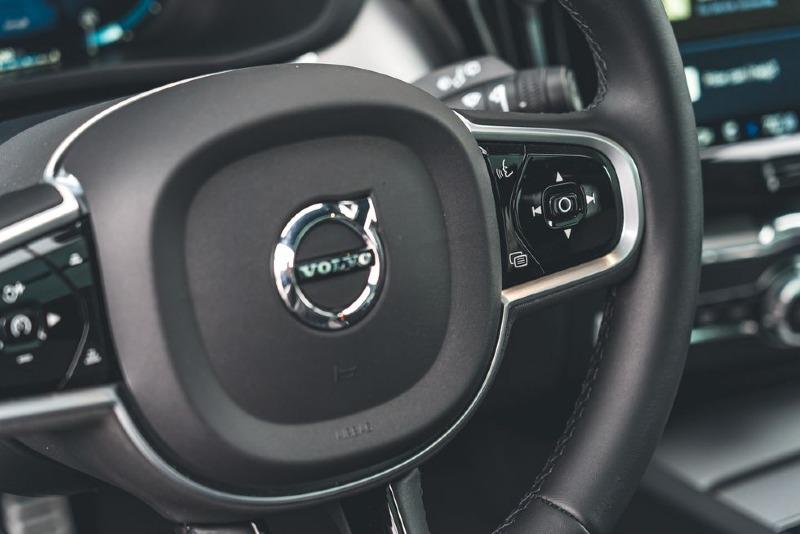 2022-volvo-xc60-b6-awd-r-design-124-1647011250.jpg