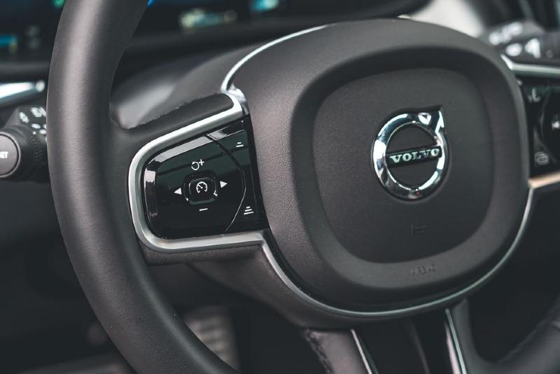 2022-volvo-xc60-b6-awd-r-design-125-1647011251.jpg