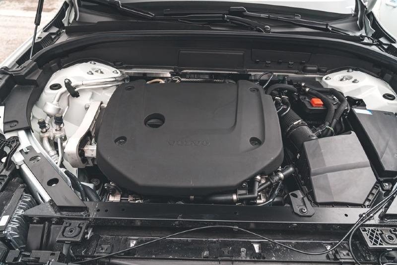 2022-volvo-xc60-b6-awd-r-design-130-1647011253.jpg