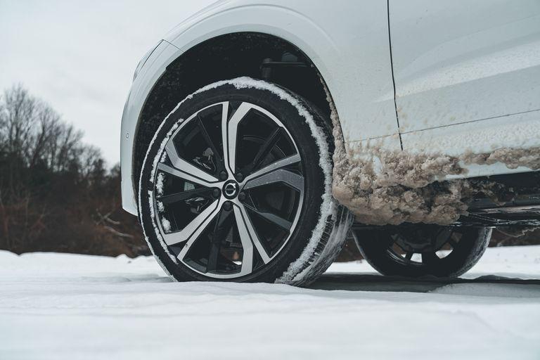 2022-volvo-xc60-b6-awd-r-design-132-1647011255.jpg
