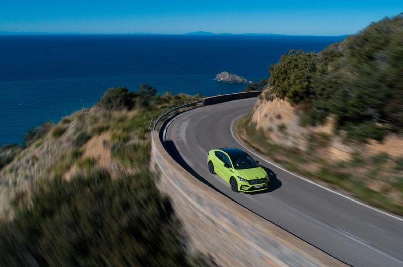 15-skoda-enyaq-iv-vrs-2022-first-drive-cornering-front.jpg