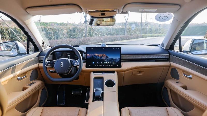 aito-m5-interior.jpg