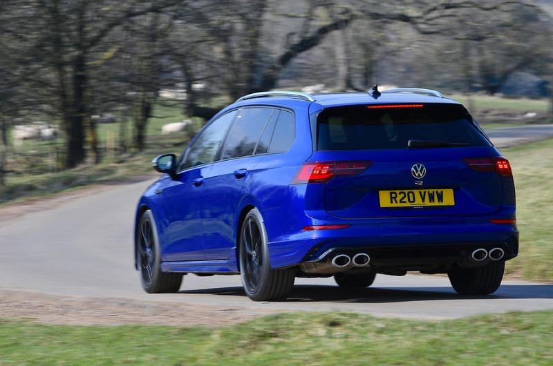 4_vw_golf_r_estate_rearcorner.jpg