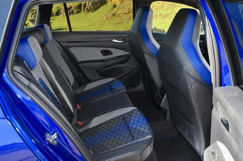 7_vw_golf_r_estate_backseats.jpg