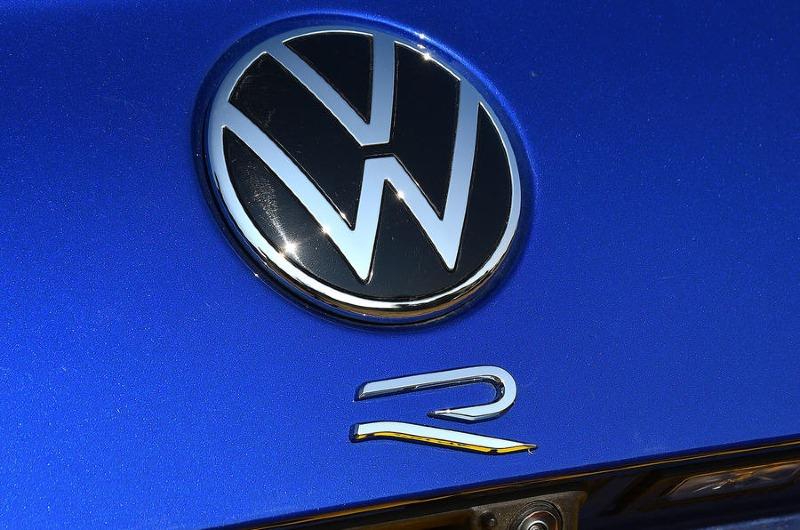 vw_golf_r_estate_badge.jpg