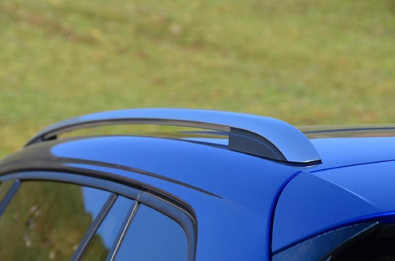 vw_golf_r_estate_bars.jpg