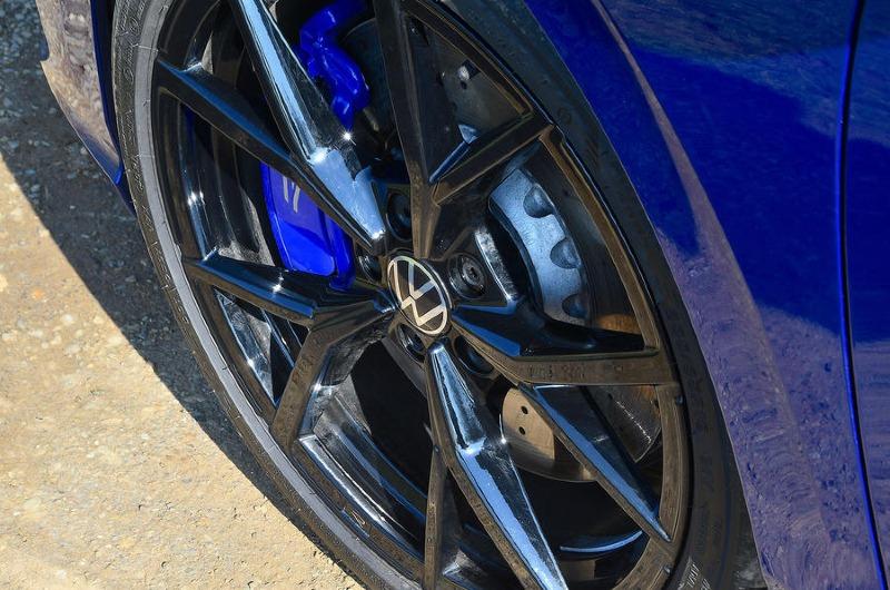 vw_golf_r_estate_wheels.jpg