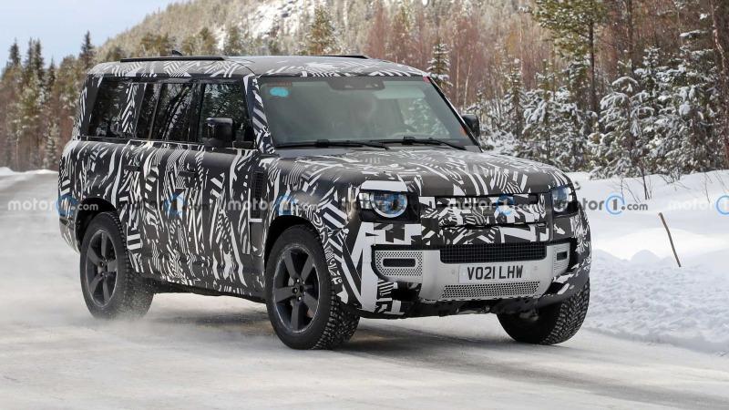 land-rover-defender-130-front-view-spy-photo (2).jpg