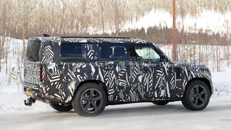 land-rover-defender-130-side-view-spy-photo (3).jpg