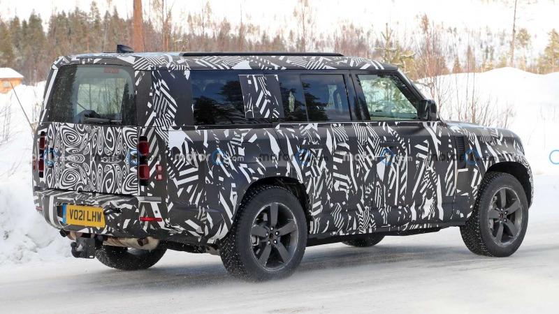 land-rover-defender-130-side-view-spy-photo (4).jpg
