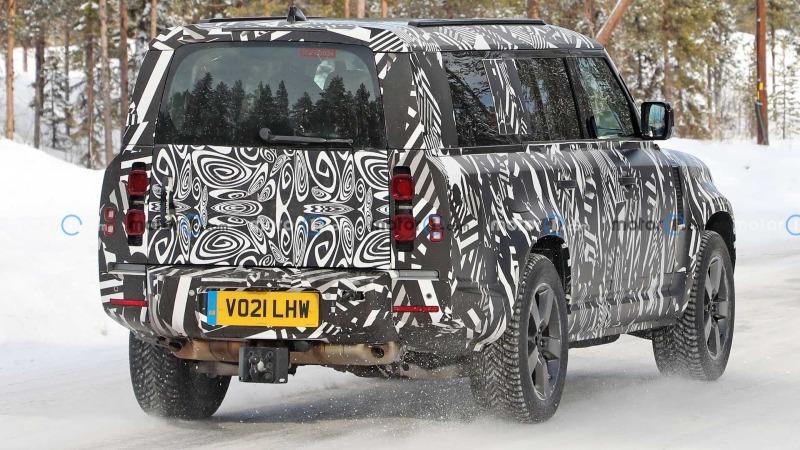 land-rover-defender-130-rear-view-spy-photo (2).jpg