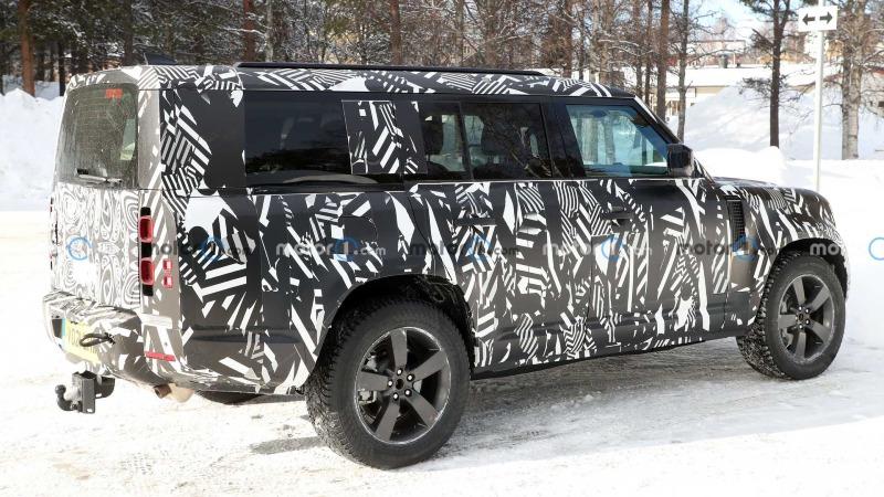 land-rover-defender-130-side-view-spy-photo (5).jpg