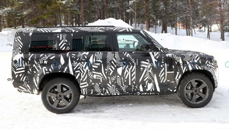 land-rover-defender-130-side-view-spy-photo (6).jpg