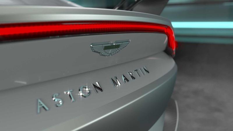aston-martin-v12-vantage (6).jpg