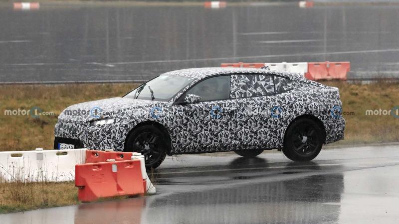 2023-peugeot-4008-spy-photo (7).jpg