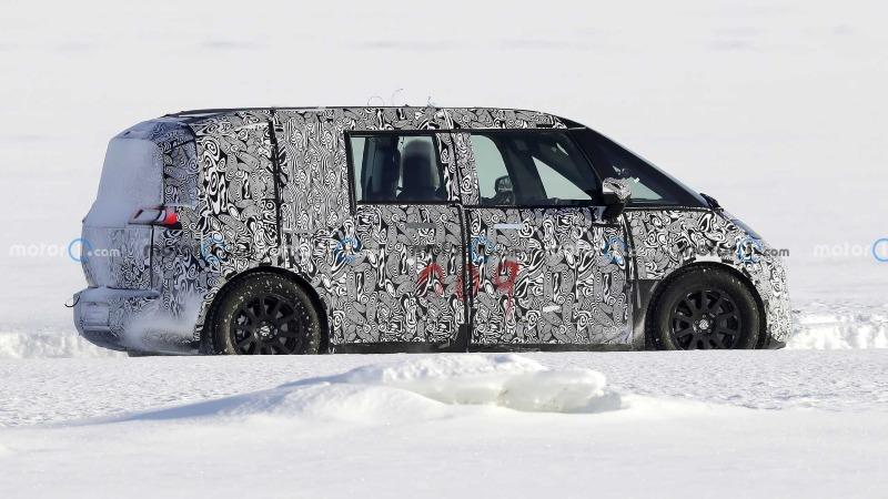 waymo-zeekr-robotaxi-cold-weather-spy-shots-back-angle.jpg
