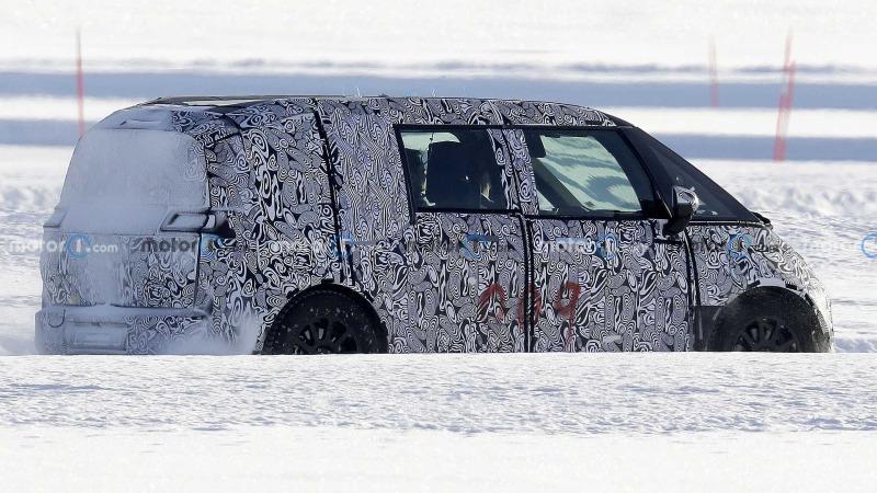 waymo-zeekr-robotaxi-cold-weather-spy-shots-back-angle (1).jpg