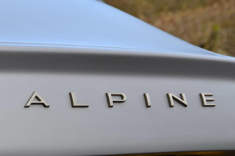 11-alpine-a110-legende-gt-2022-rt-rear-badge.jpg