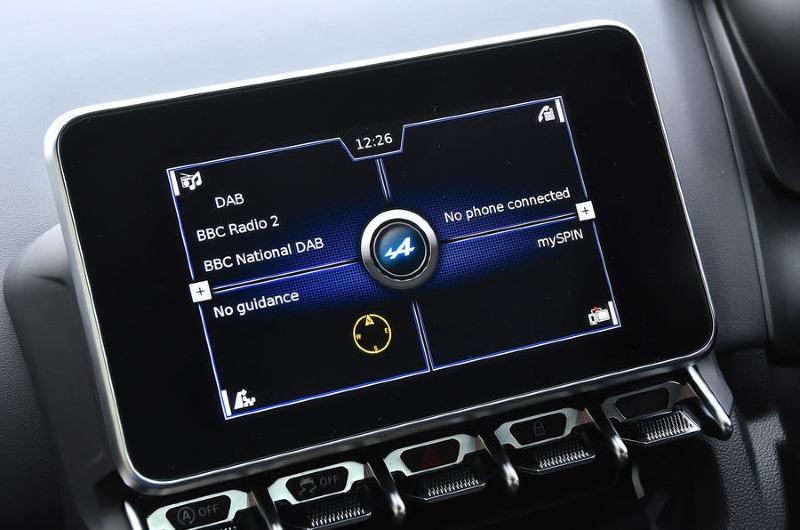 16-alpine-a110-legende-gt-2022-rt-infotainment.jpg
