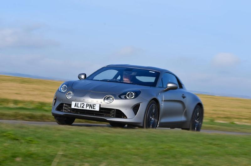 25-alpine-a110-legende-gt-2022-rt-on-road-front.jpg