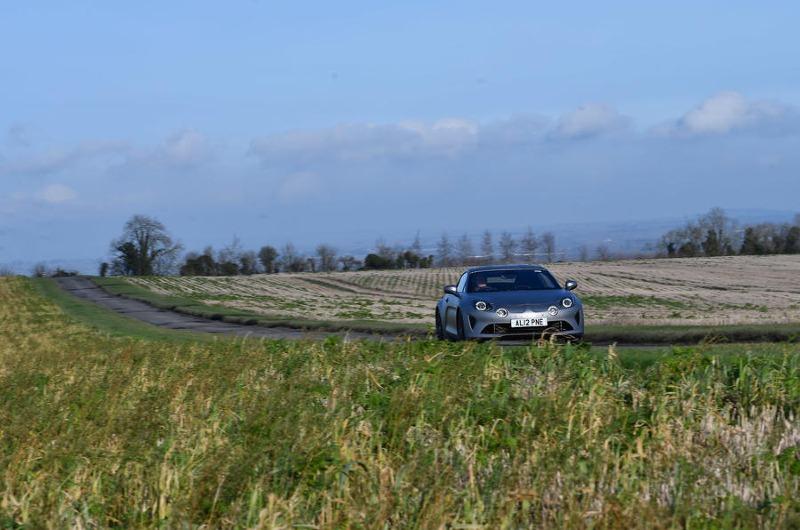 27-alpine-a110-legende-gt-2022-rt-countryside.jpg
