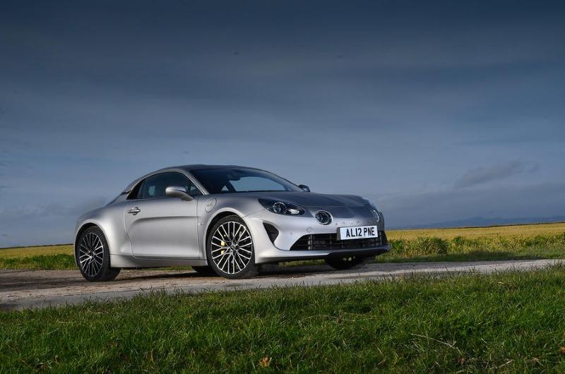 28-alpine-a110-legende-gt-2022-rt-static.jpg