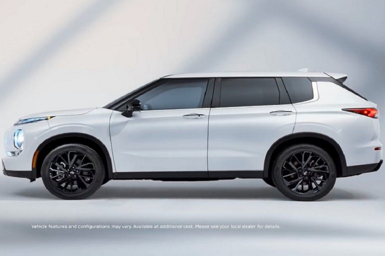 can-canh-mitsubishi-outlander-black-edition-moi-tu-690-trieu-dong-Hinh-2.png