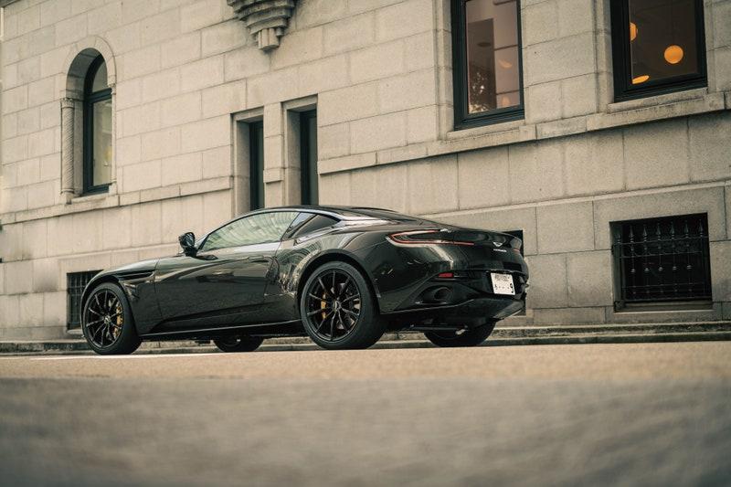 aston-martin-db11-v12-15.jpg