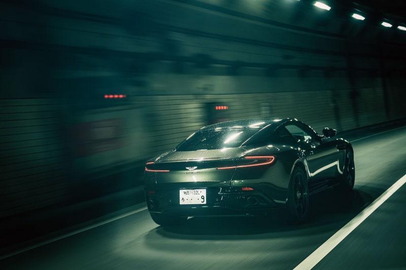 aston-martin-db11-v12-11.jpg