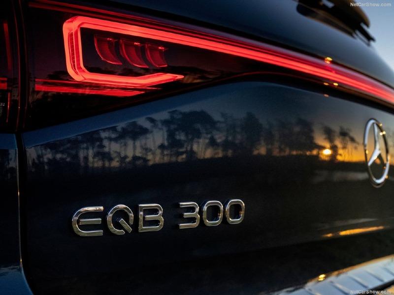 Mercedes-Benz-EQB_UK-Version-2022-1024-42.jpg