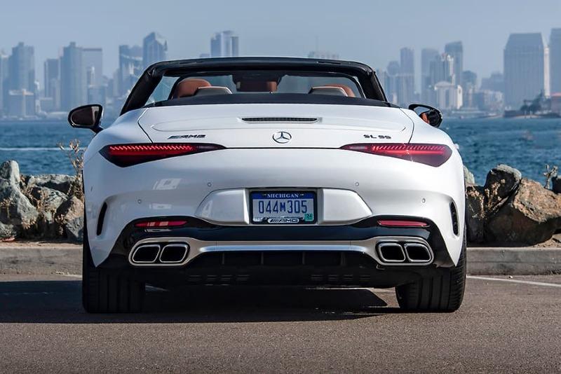 2022-mercedes-amg-sl-55_026 (1).jpg
