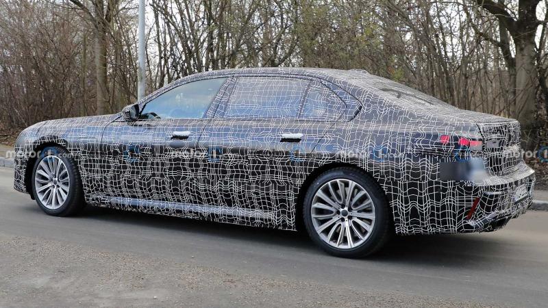 new-2023-bmw-7-series-spy-shots (2).jpg