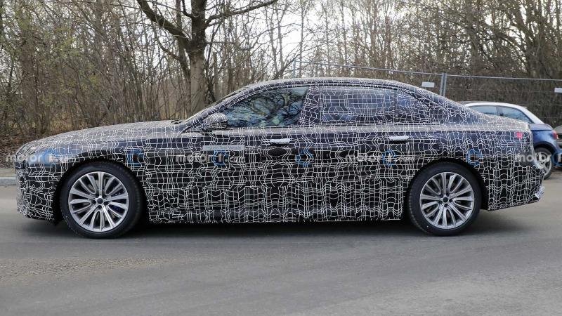 new-2023-bmw-7-series-spy-shots (1).jpg